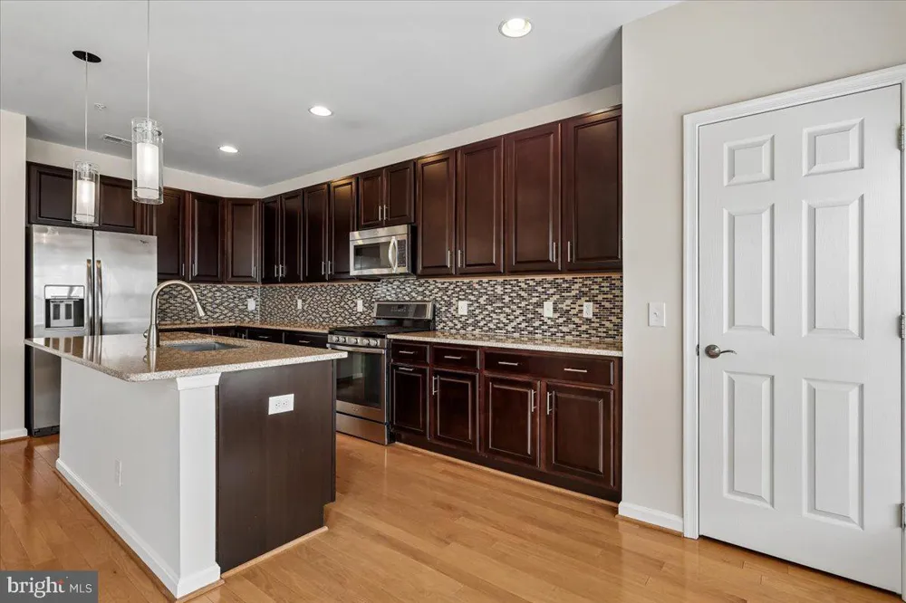 2993 RITTENHOUSE #90 Fairfax, VA 22031