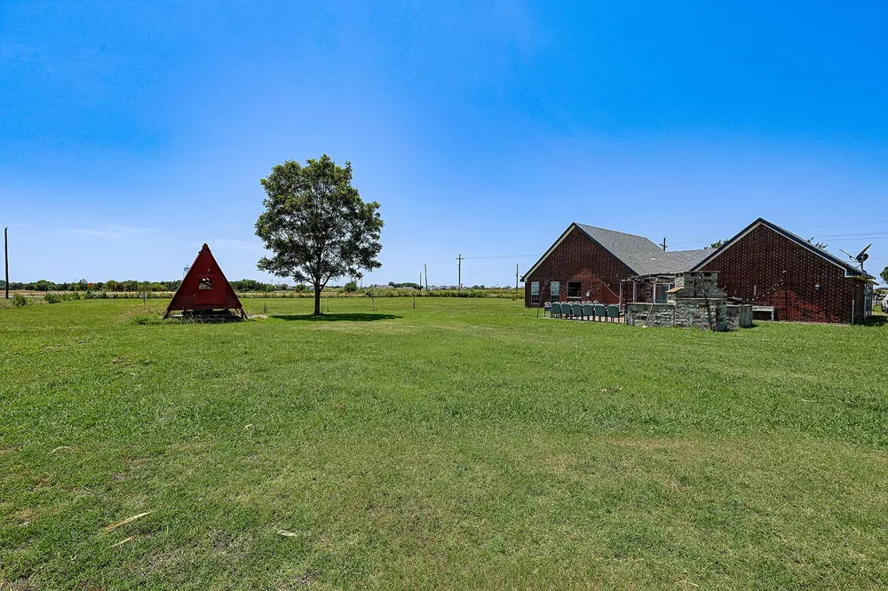 2747 FM 547 Farmersville, TX 75442