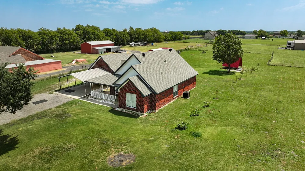 2747 FM 547 Farmersville, TX 75442
