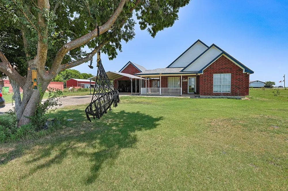 2747 FM 547 Farmersville, TX 75442