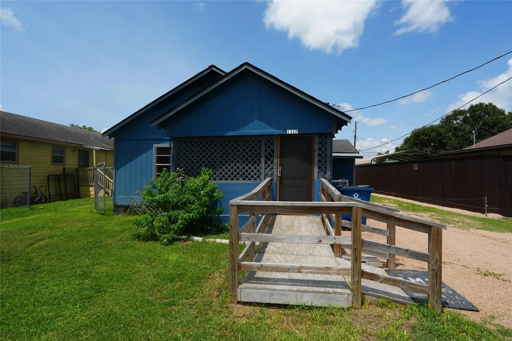 1337 3rd St Hempstead, TX 77445