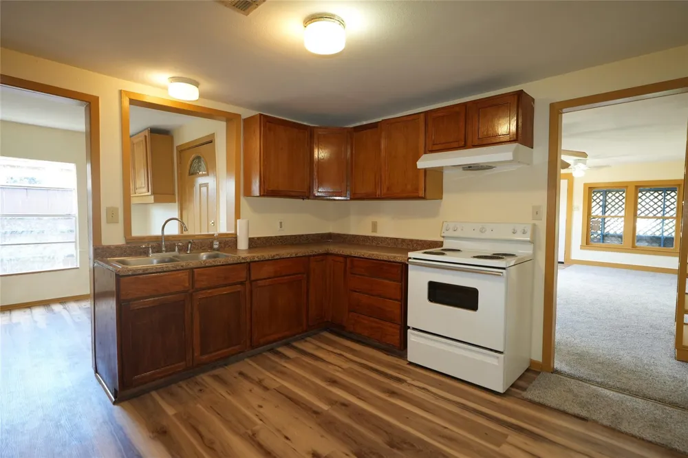 1337 3rd St Hempstead, TX 77445