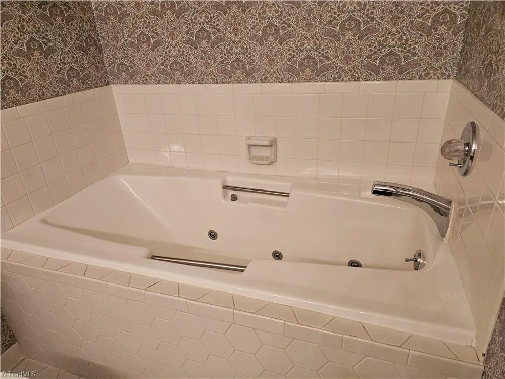 113 Forest View Drive Winston-Salem, NC 27104
