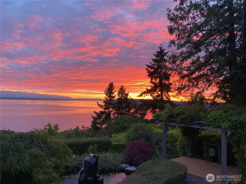 11912 Marine View Drive