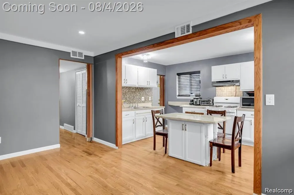 7518 Hazelton Street Dearborn Heights City, MI 48127