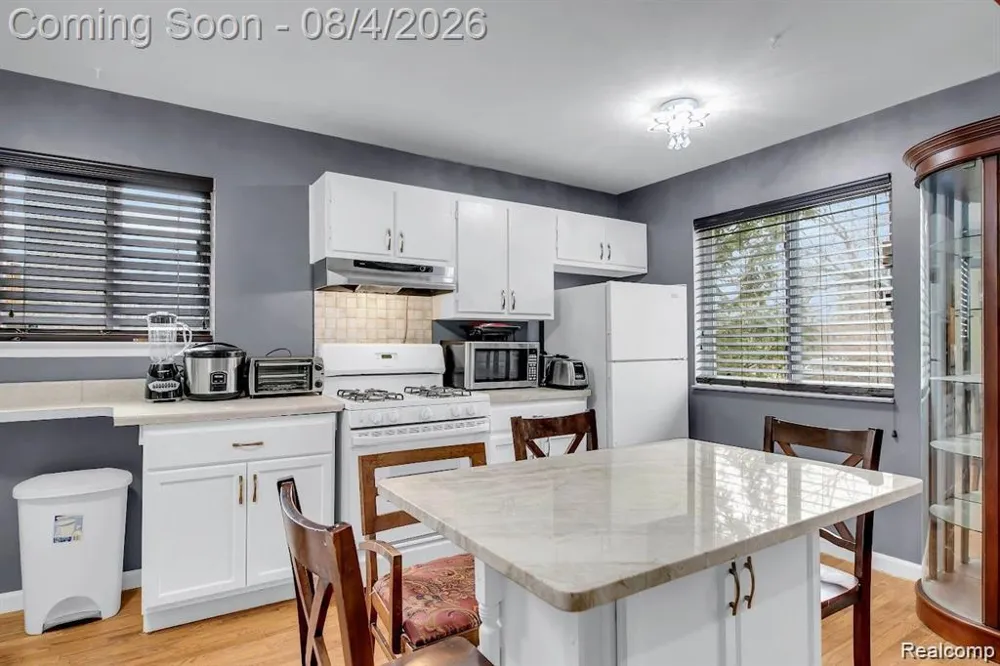 7518 Hazelton Street Dearborn Heights City, MI 48127