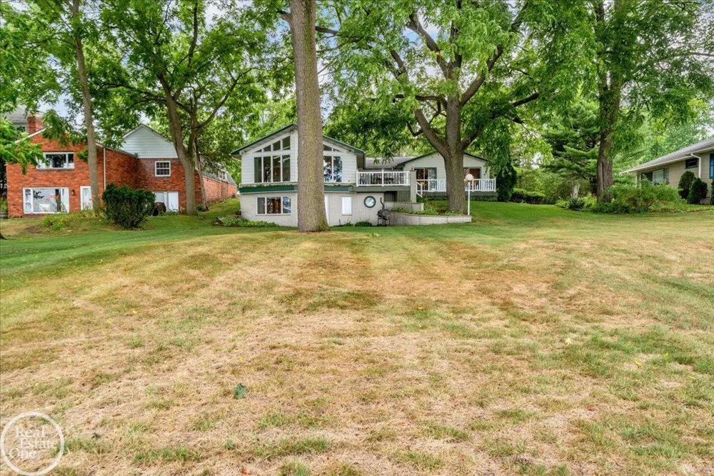 8178 Lakeshore Road Burtchville Township, MI 48059
