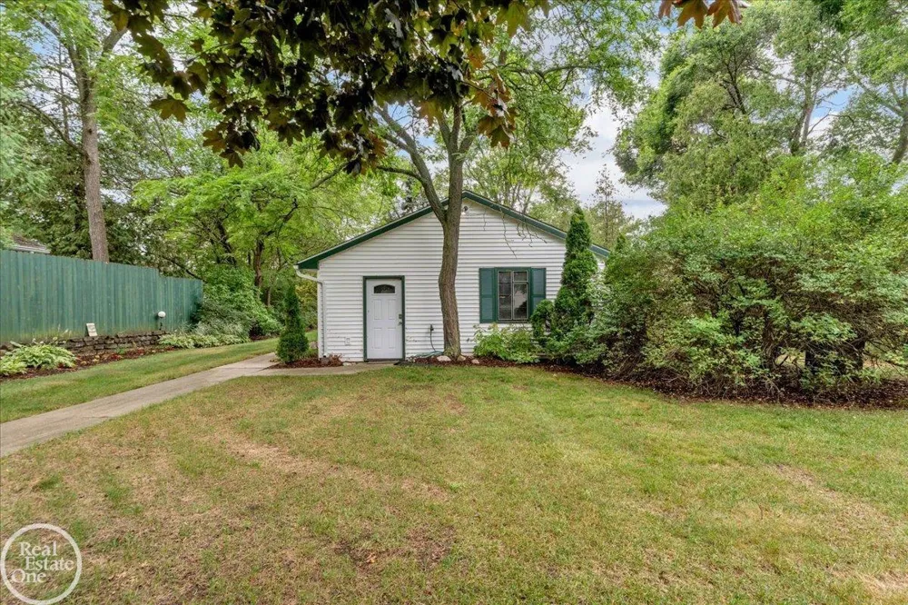 8178 Lakeshore Road Burtchville Township, MI 48059