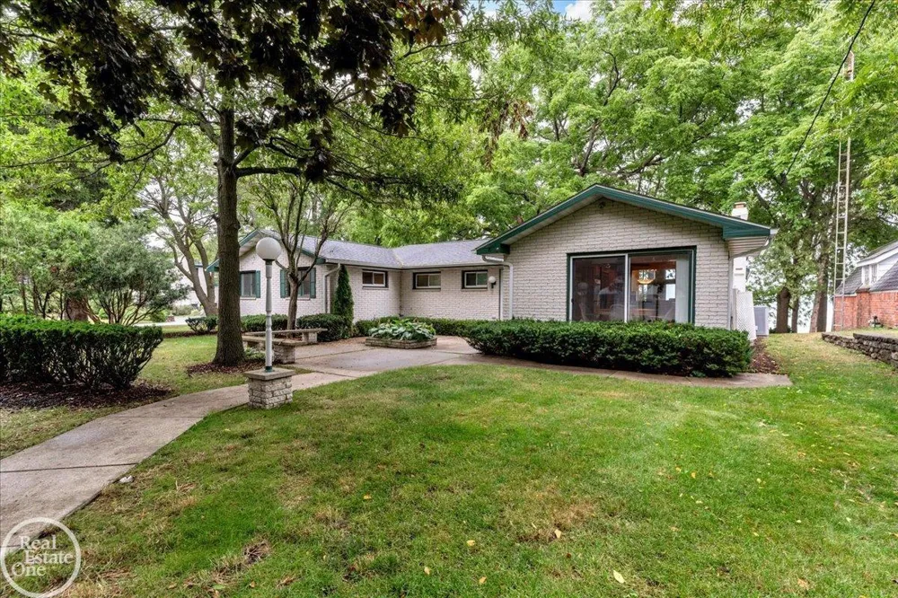 8178 Lakeshore Road Burtchville Township, MI 48059