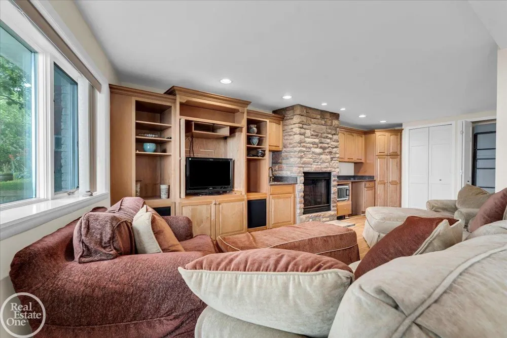 8178 Lakeshore Road Burtchville Township, MI 48059