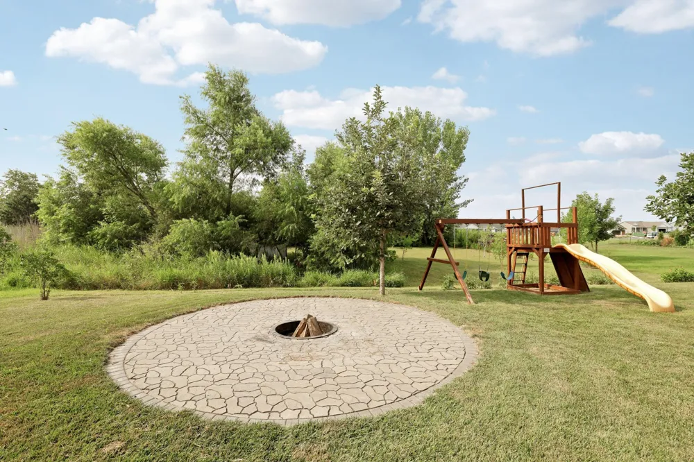 1108 Mulberry Avenue NE Montgomery, MN 56069
