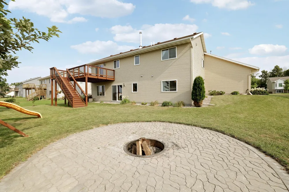 1108 Mulberry Avenue NE Montgomery, MN 56069
