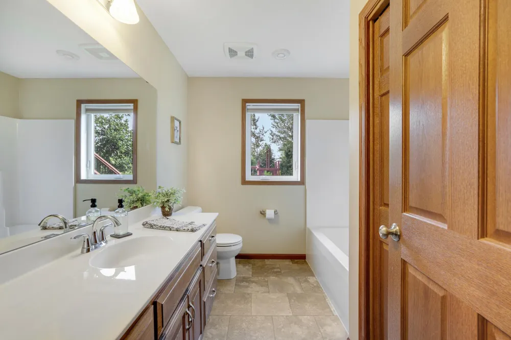 1108 Mulberry Avenue NE Montgomery, MN 56069