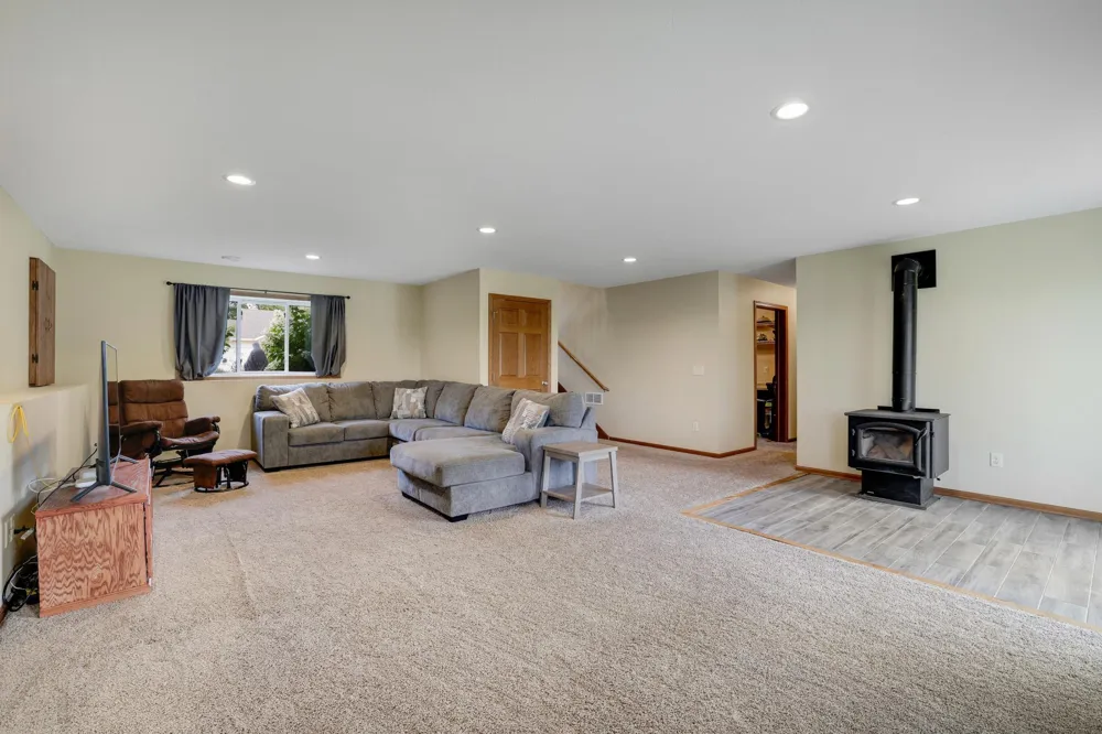 1108 Mulberry Avenue NE Montgomery, MN 56069