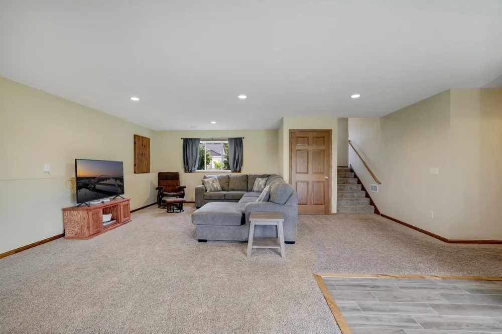 1108 Mulberry Avenue NE Montgomery, MN 56069