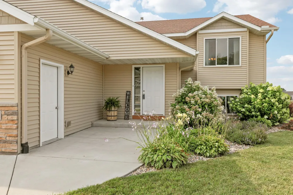 1108 Mulberry Avenue NE Montgomery, MN 56069