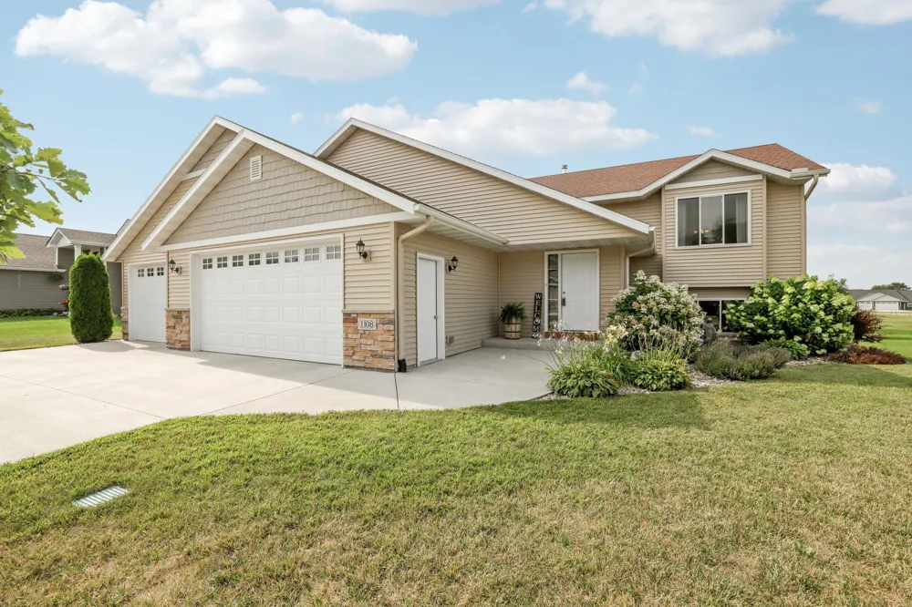 1108 Mulberry Avenue NE Montgomery, MN 56069