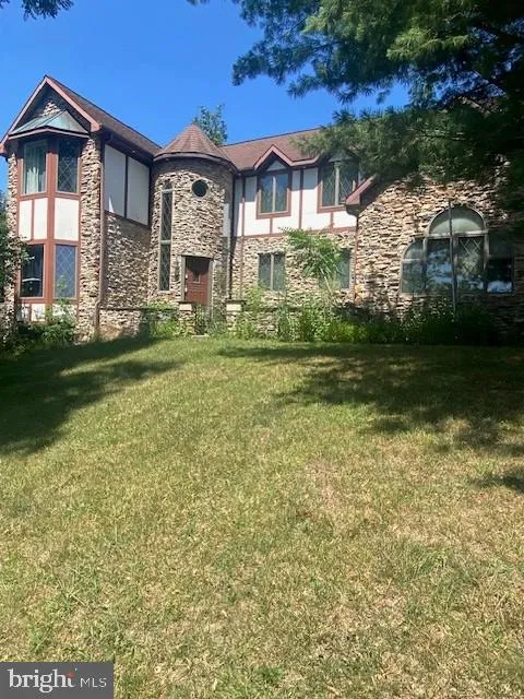 2013 CASTLEGREEN COURT
