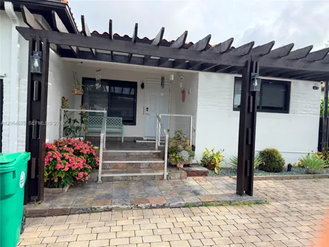 1525 SW 19th Ter