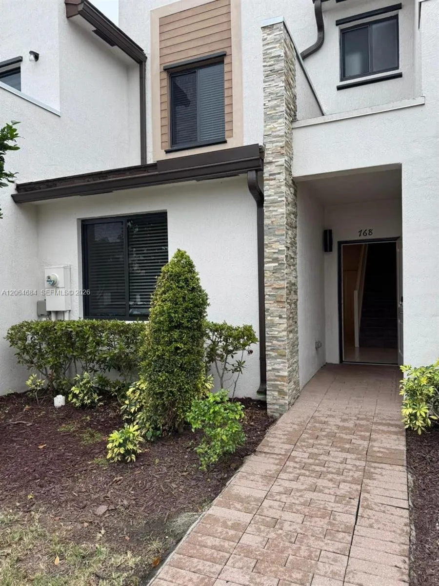 768 NE 206th Ter #768 Miami, FL 33179