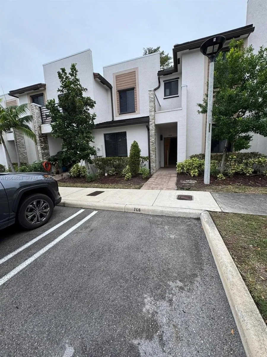768 NE 206th Ter #768 Miami, FL 33179