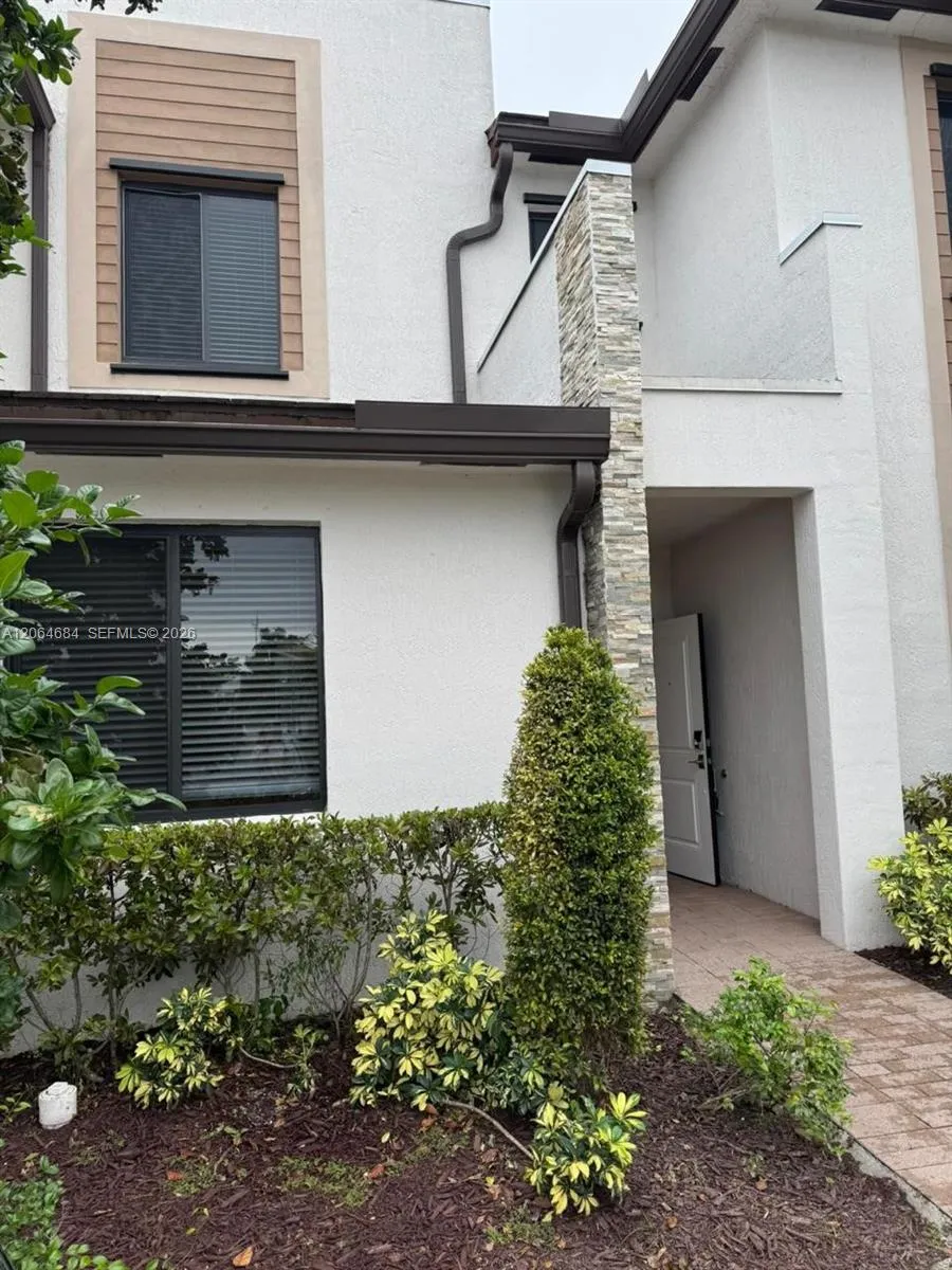 768 NE 206th Ter #768 Miami, FL 33179