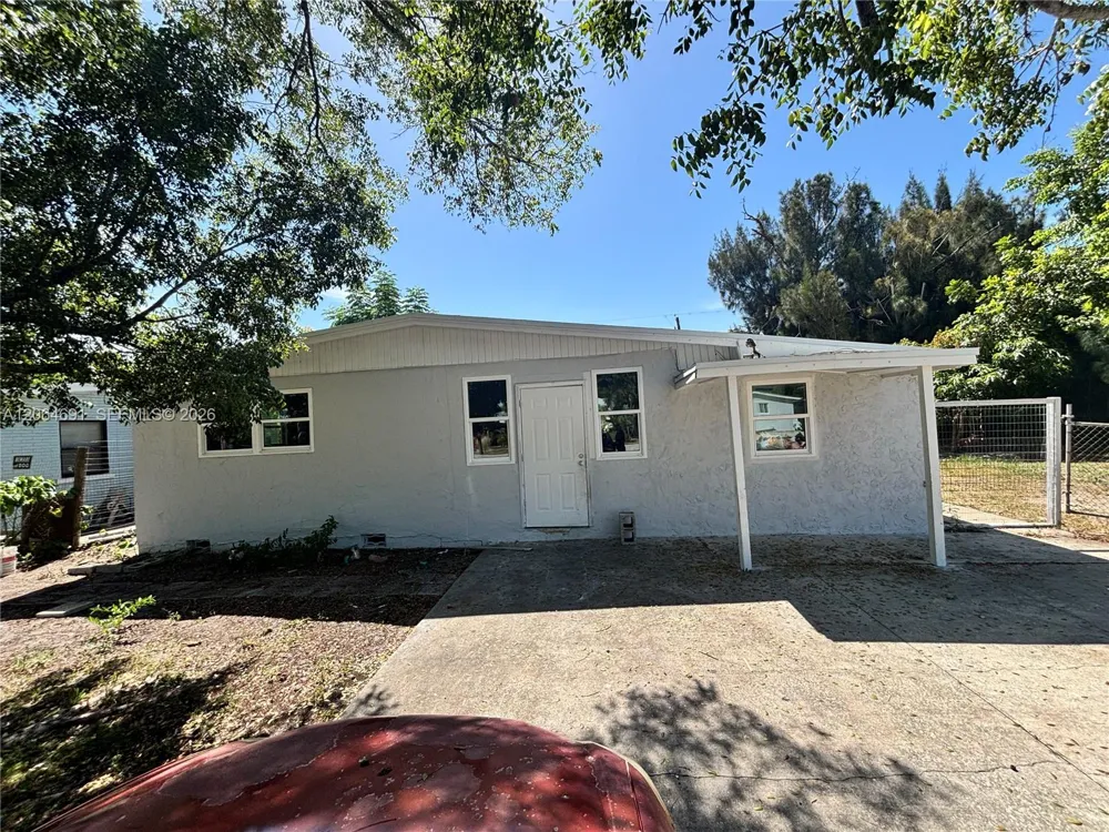 5442 Fourth Ave Fort Myers, FL 33907