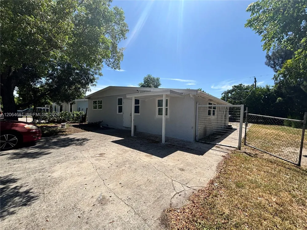 5442 Fourth Ave Fort Myers, FL 33907