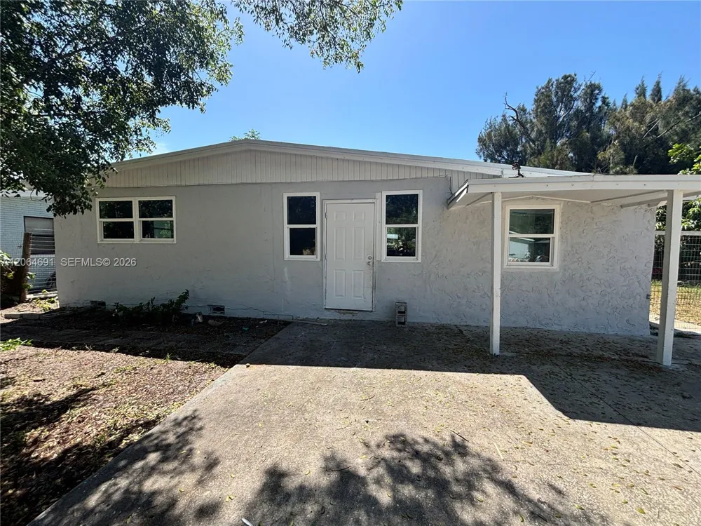 5442 Fourth Ave Fort Myers, FL 33907
