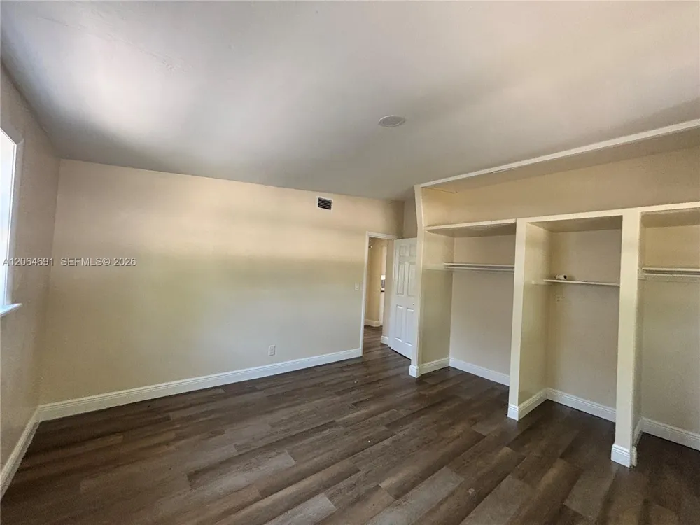 5442 Fourth Ave Fort Myers, FL 33907