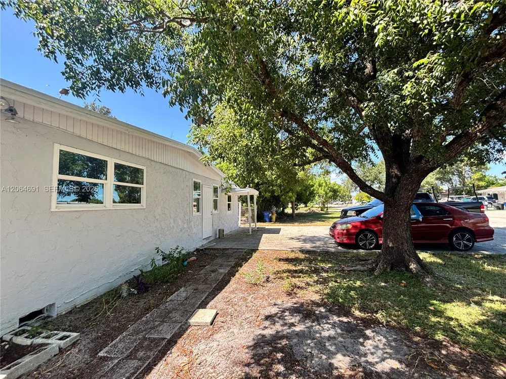 5442 Fourth Ave Fort Myers, FL 33907