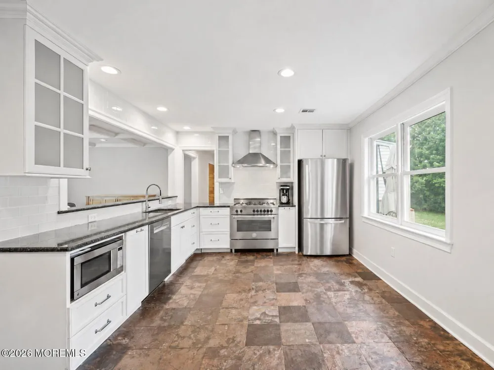 28 Riverview Drive Tinton Falls, NJ 07724