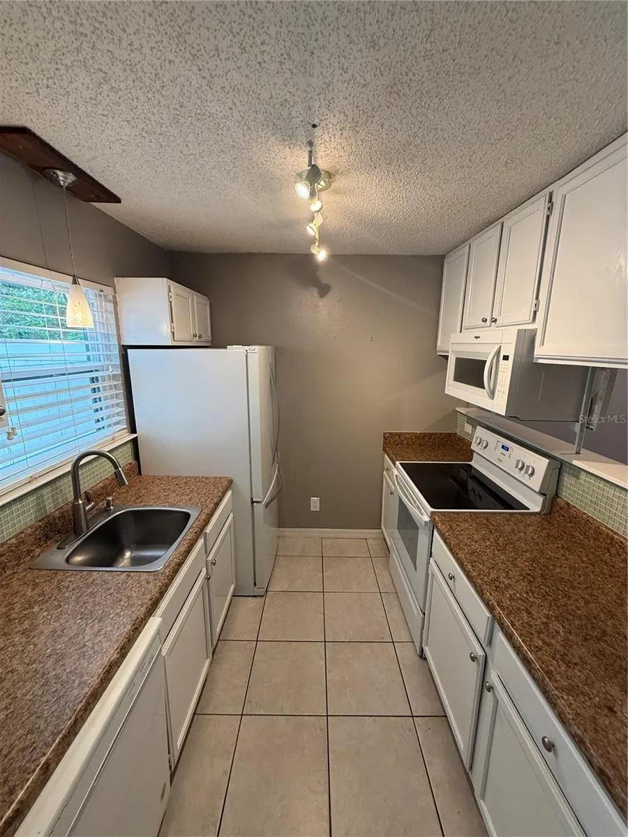 2302 MAKI ROAD #40 Plant City, FL 33563