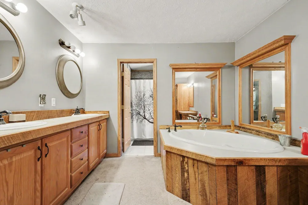 6266 E Hungerford Lake Drive Norwich Township, MI 49307