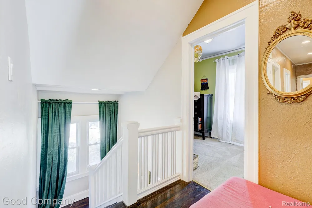 812 E George Avenue Hazel Park City, MI 48030