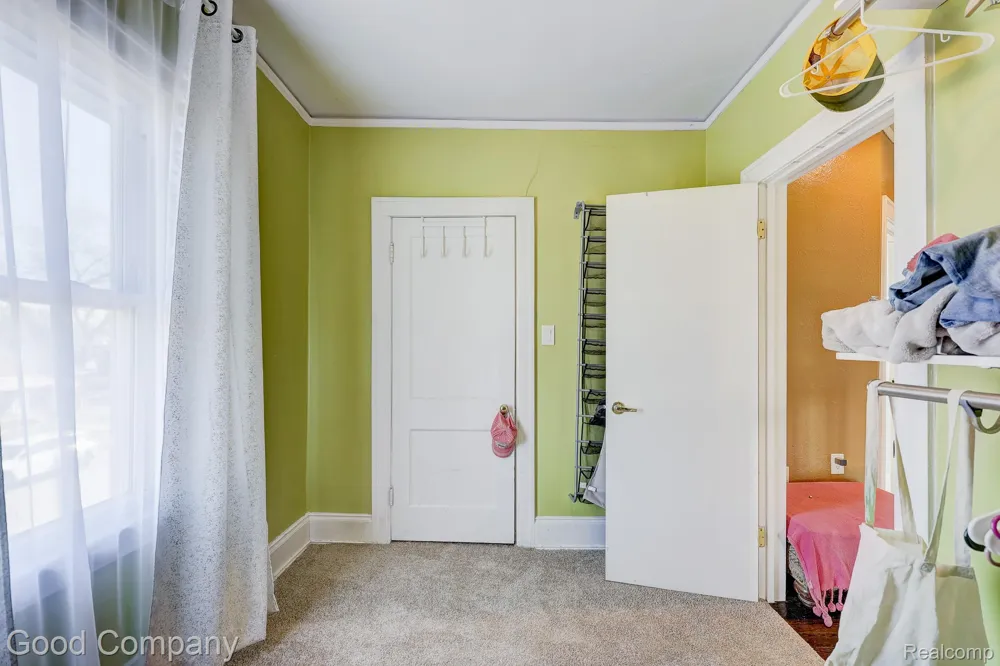 812 E George Avenue Hazel Park City, MI 48030