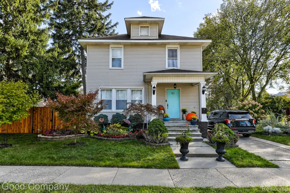 812 E George Avenue Hazel Park City, MI 48030