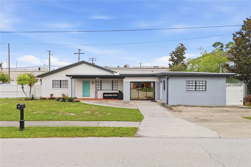 2607 W CREST AVENUE Tampa, FL 33614