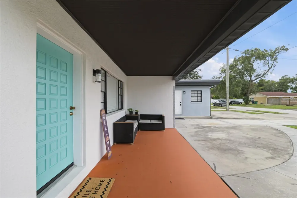 2607 W CREST AVENUE Tampa, FL 33614