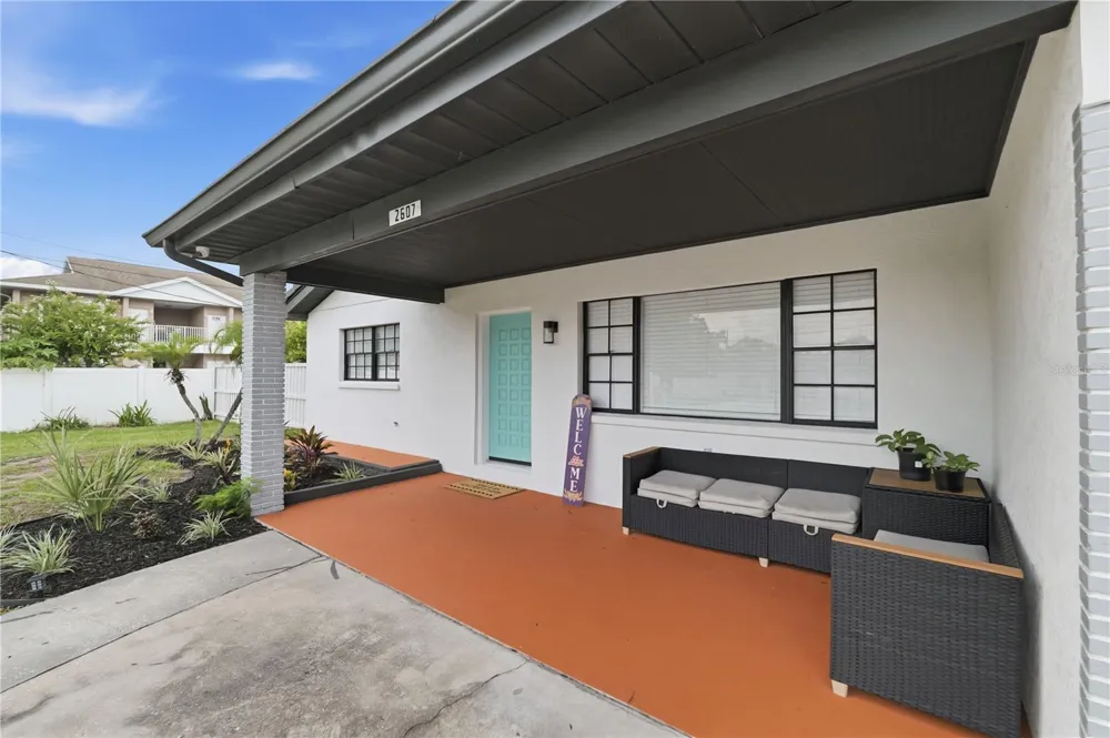 2607 W CREST AVENUE Tampa, FL 33614