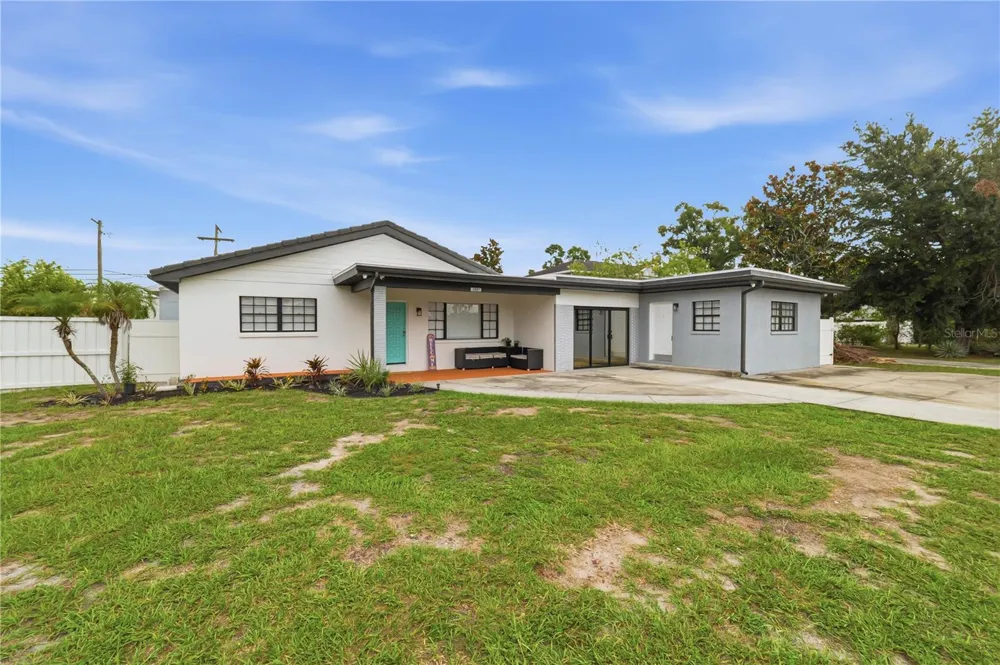2607 W CREST AVENUE Tampa, FL 33614