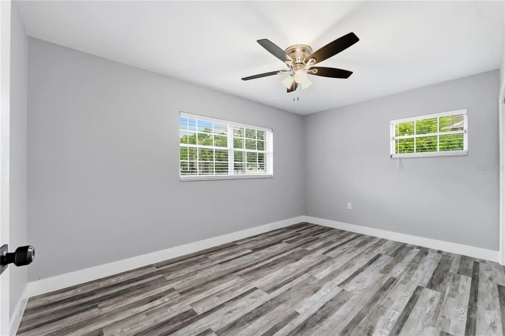 2607 W CREST AVENUE Tampa, FL 33614