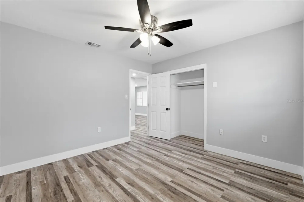 2607 W CREST AVENUE Tampa, FL 33614