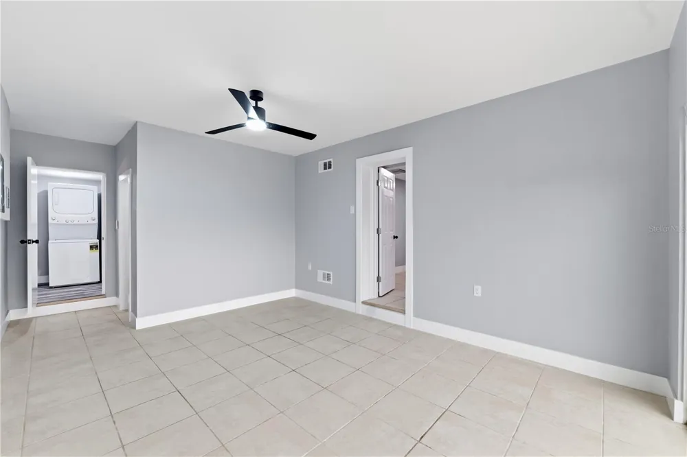 2607 W CREST AVENUE Tampa, FL 33614