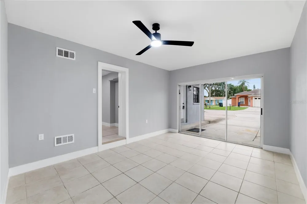 2607 W CREST AVENUE Tampa, FL 33614