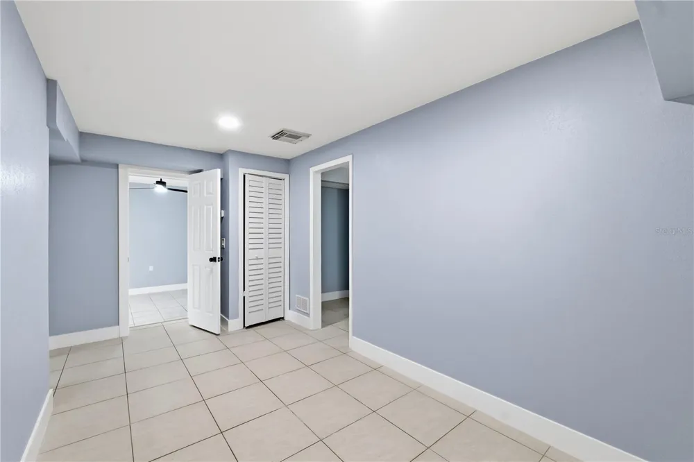 2607 W CREST AVENUE Tampa, FL 33614