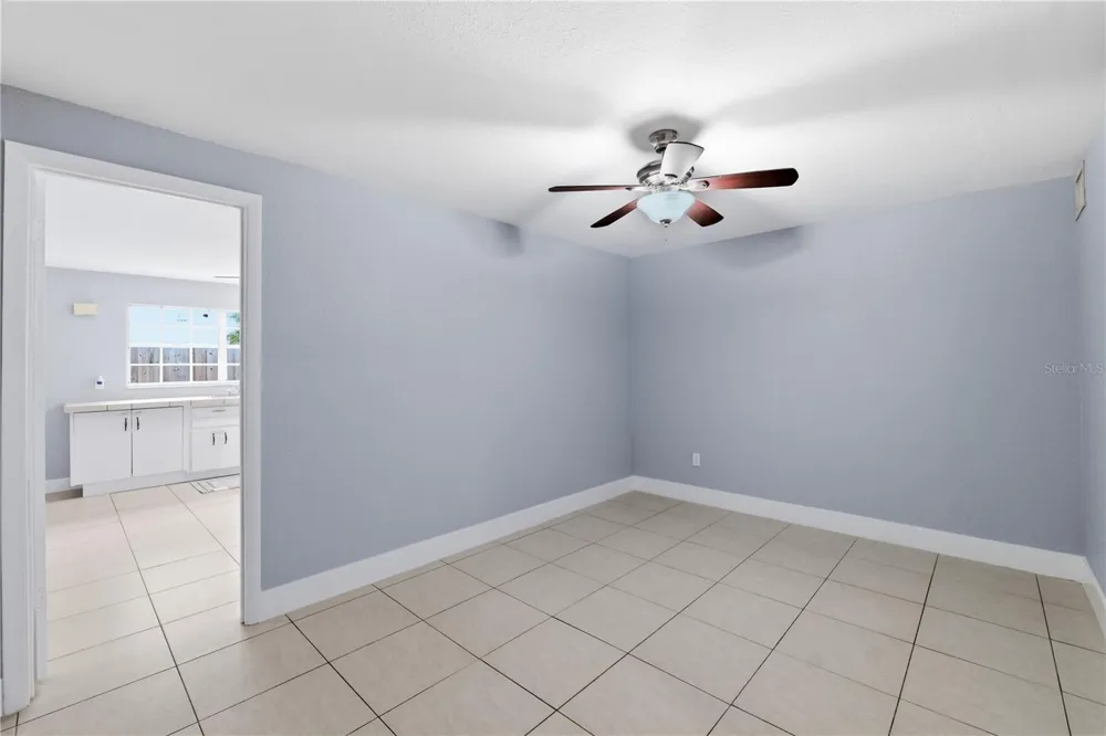 2607 W CREST AVENUE Tampa, FL 33614