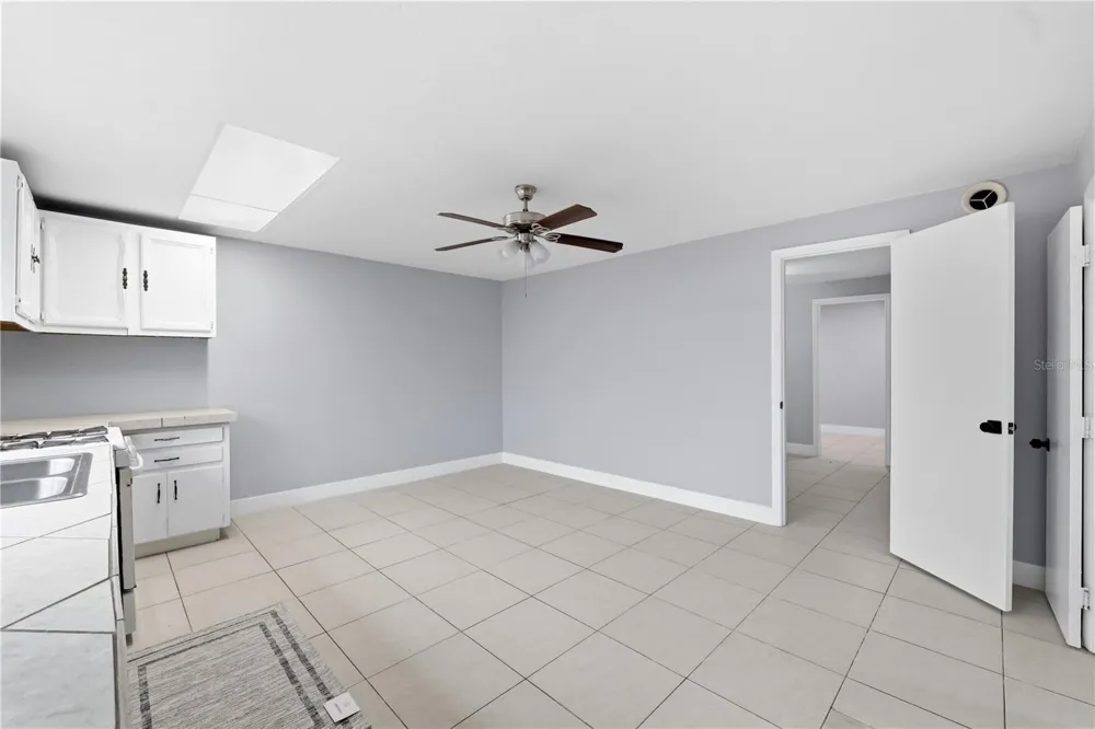 2607 W CREST AVENUE Tampa, FL 33614
