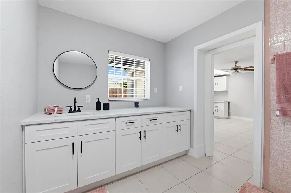 2607 W CREST AVENUE Tampa, FL 33614