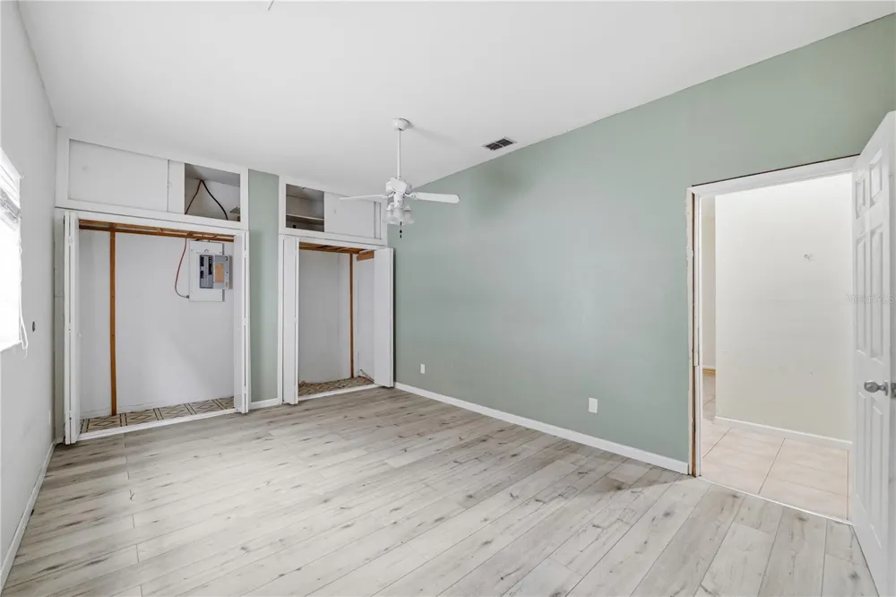 2607 W CREST AVENUE Tampa, FL 33614